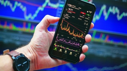 picture of a hand holding a phone