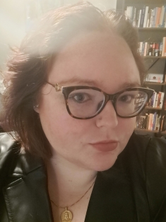 woman in big glasses