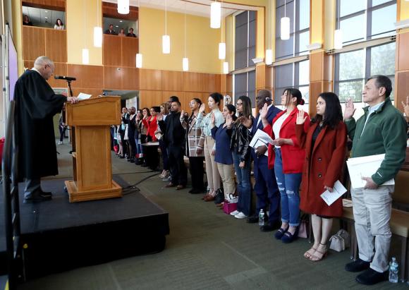 New U.S. citizens taking oath of allegiance at ceremony