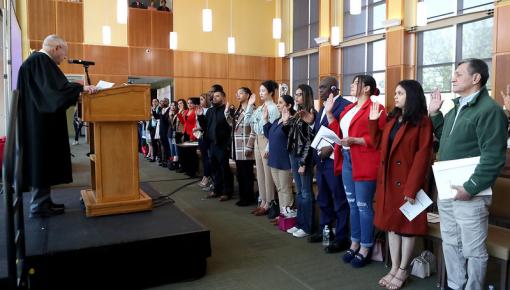 New U.S. citizens taking oath of allegiance at ceremony